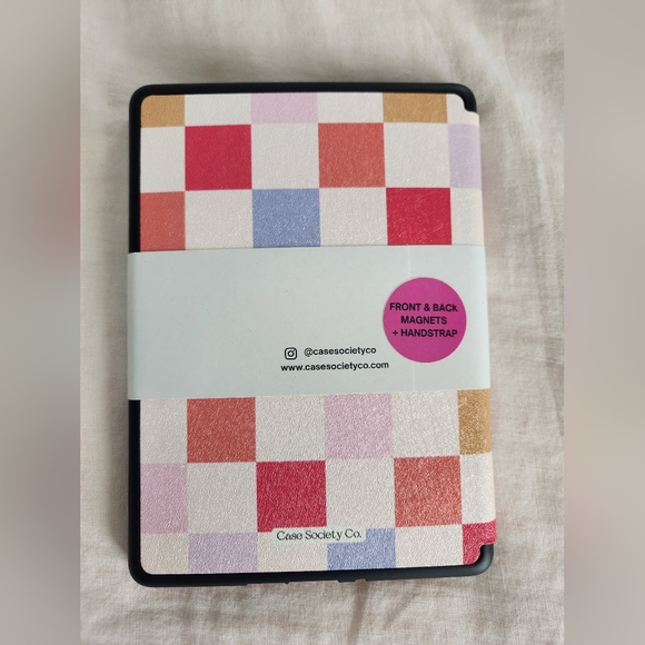 Case Society Co. - Chapter Checks Kindle Case - Picture 4 of 5